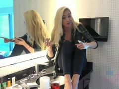 Enthousiasteling, Blond, Vriendin, Masturbatie, Slipje, Gezichtspunt, Kut duiken, Roken