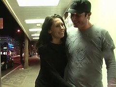 Gros seins, Sucer une bite, Brunette brune, Gorge profonde, Mère que j'aimerais baiser, Réalité, Criant, Jarretelles