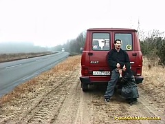 Sucer une bite, Brunette brune, Voiture, Faciale, Allemand, Hard, Public, Rétro ancien