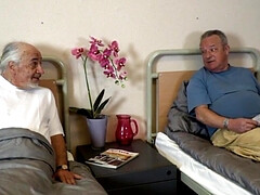 フェラチオ, 茶髪の, バック, 看護婦, オマンコ, ガリガリ, 三人, 締まりの良い