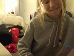 Enthousiasteling, Blond, Pijpbeurt, Voetbeurt, Vriendin, Handbeurt, Mager, Tieten likken