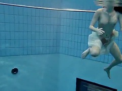 Amateur, Morena, Piscina, Público, Ruso, Solo, Adolescente, Bajo el agua