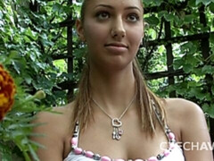 Blonde, Sucer une bite, En levrette, Seins naturels, De plein air, Pov, Rasée, Nénés