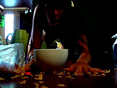 Tussi, Braunhaarige, Fingern, Masturbation