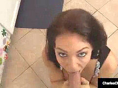 Sucer une bite, Brunette brune, Tir de sperme, Branlette thaïlandaise, Cuisine, Lingerie, Domestique, Jarretelles