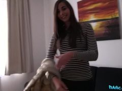 Betrug, Spermaladung, Aufs gesicht abspritzen, Freundin, Handjob, Im freien, Pov, Öffentlich