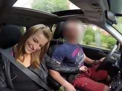 Sucer une bite, Voiture, Tchèque, De plein air, Pov, Chatte, Réalité, Adolescente