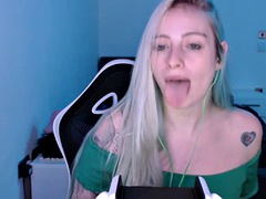 Sexy Brazilian blonde Giulia tongue fluttering Asmr