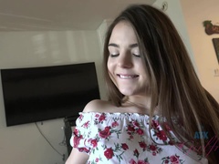 Doigter, Petite amie, Public, Chatte, Maigrichonne, Fumer, Adolescente, Nénés