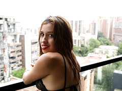 Redheaded beauty from Colombia works that meaty shaft
